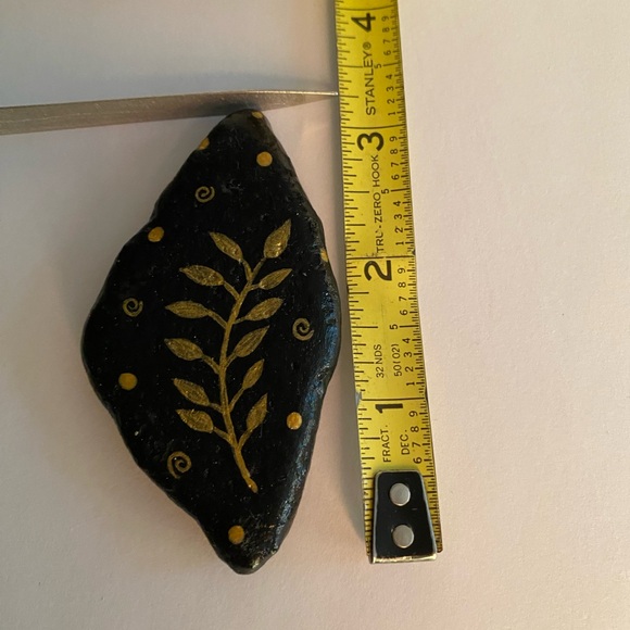 Hand painted leaf tile - Picture 2 of 4